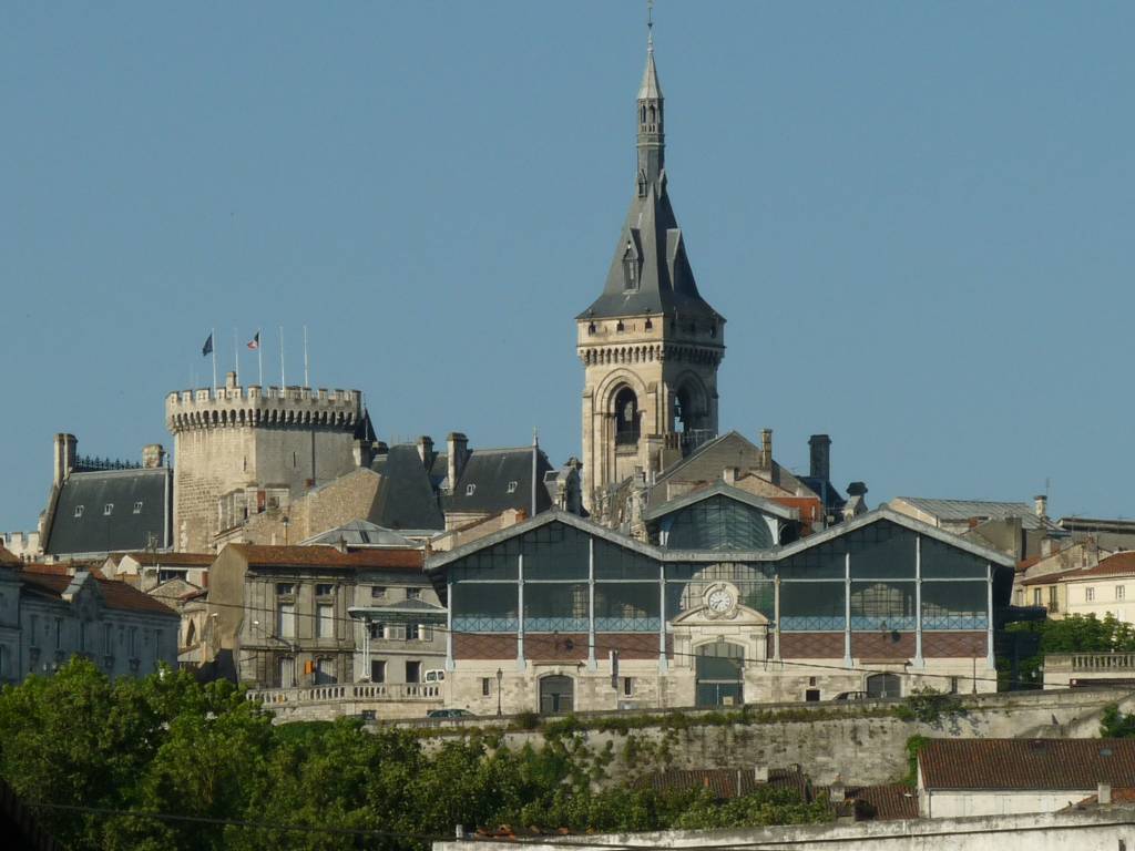 Centre ville d'Angoulême vu de la rue Jean Didelon